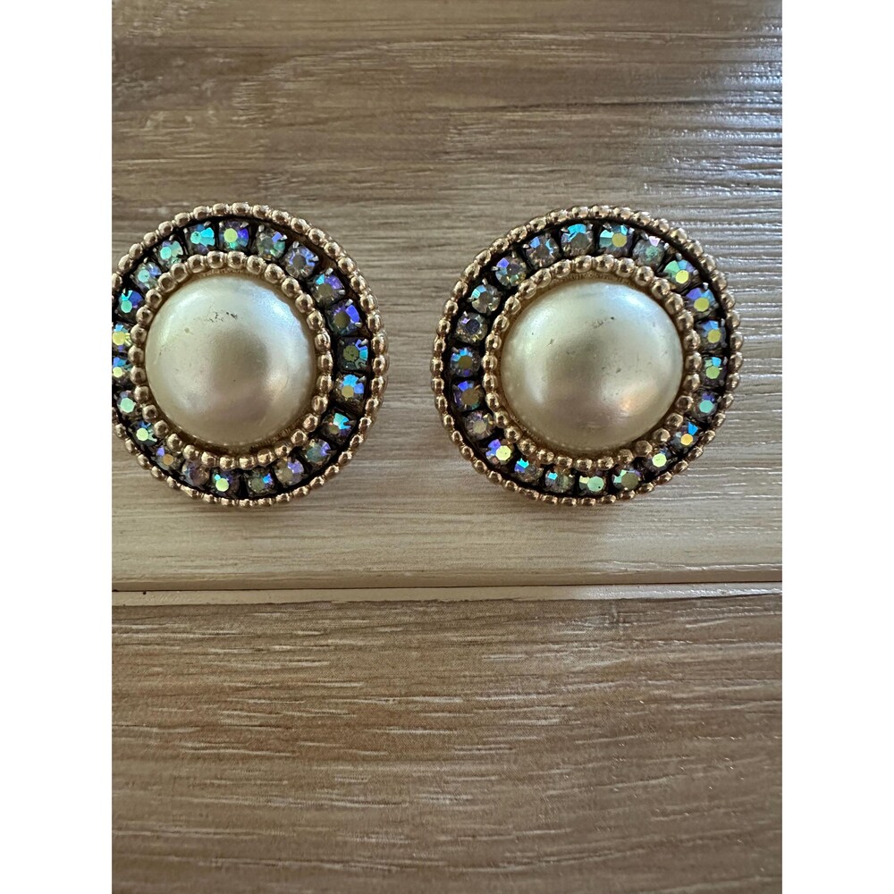 1970s Faux Pearl/Irresecent Crystal Clip On Earrings